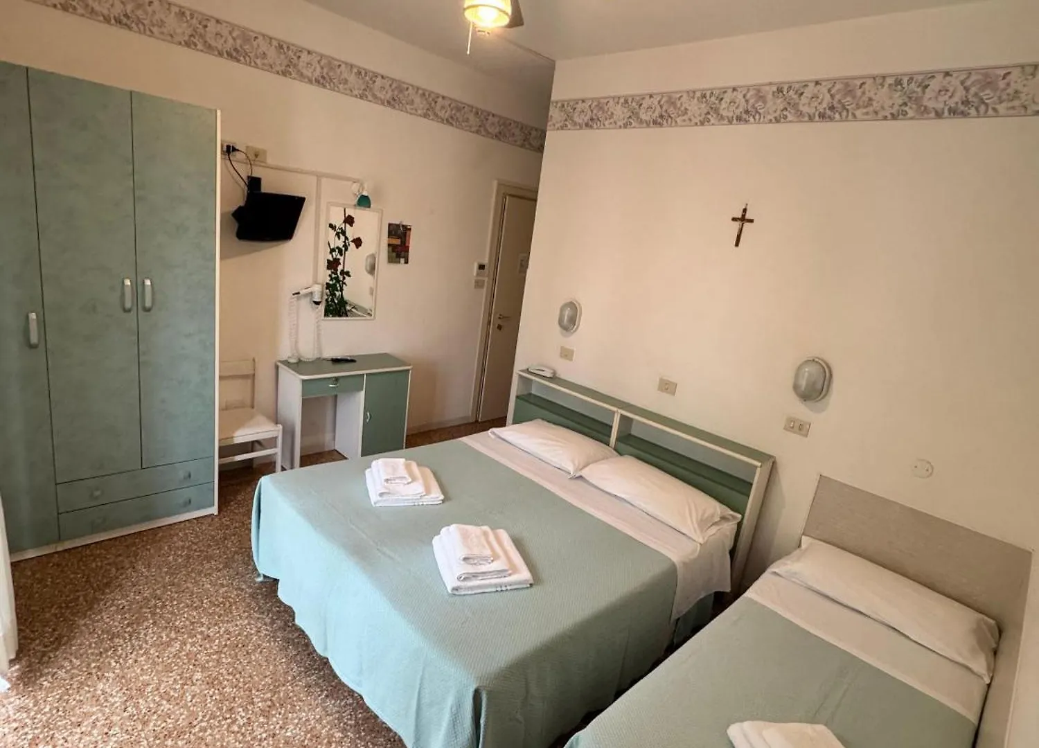 Hotel Urania Nuova Gestione 리미니